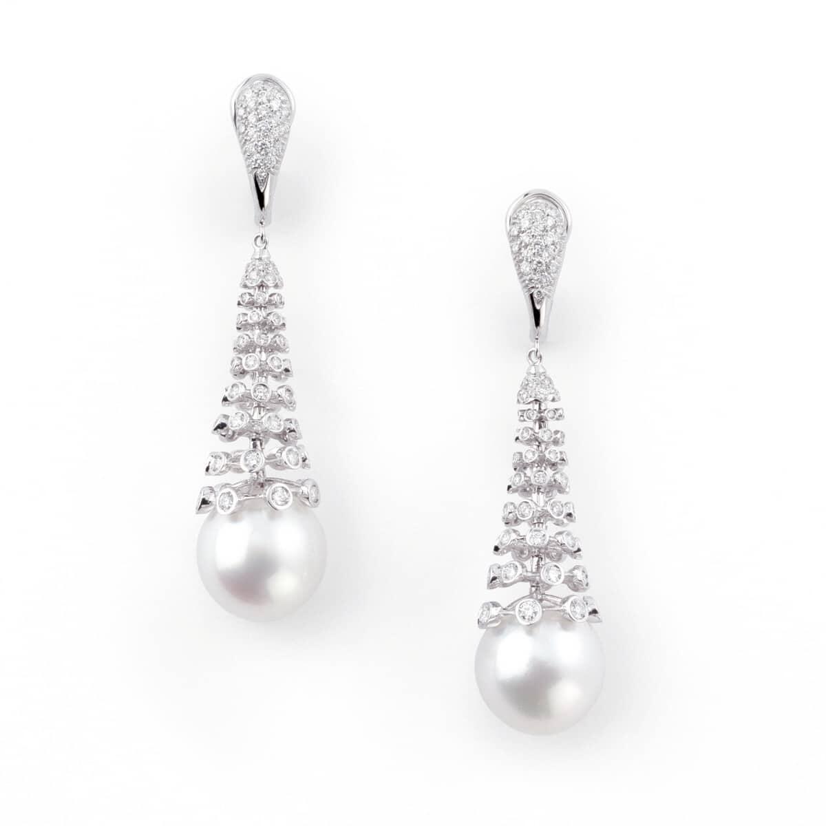 Notturno Collection Dangle Pearl Earrings With White Diamonds