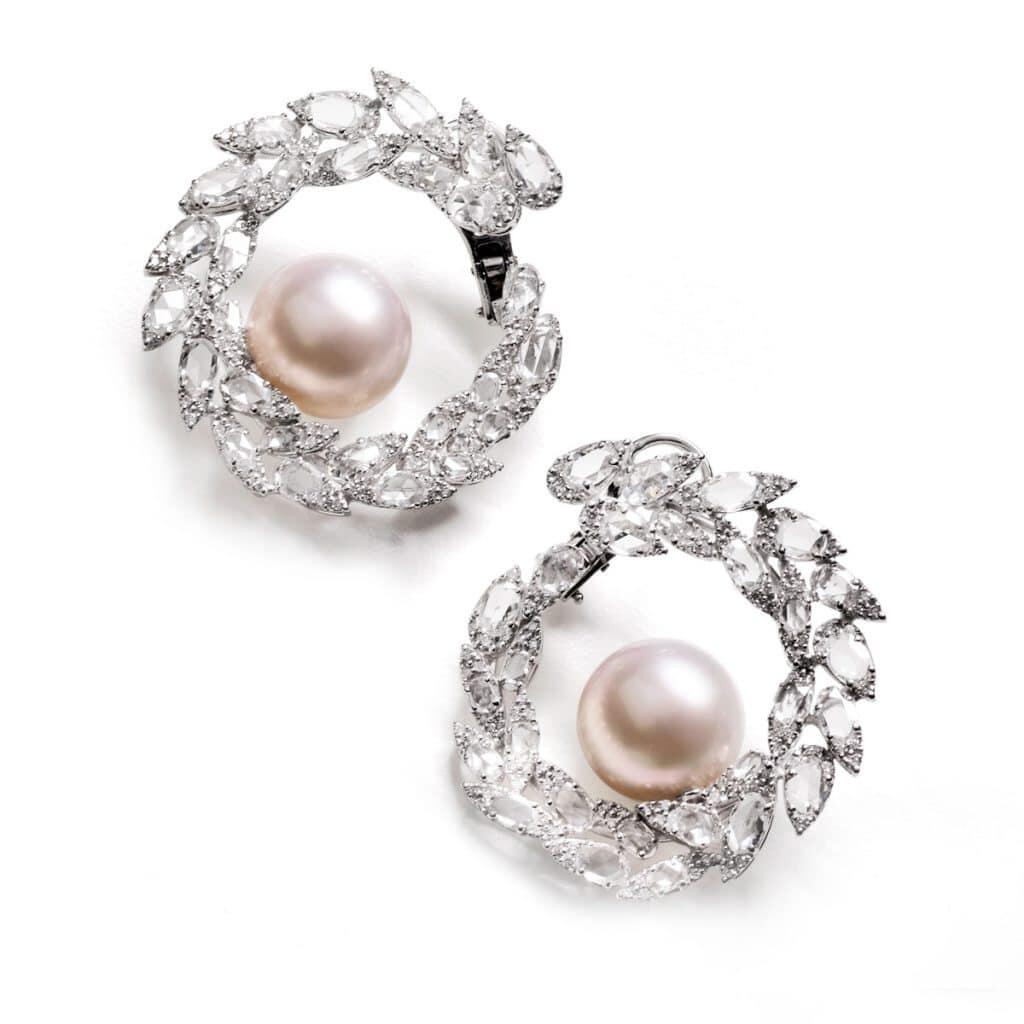 Pearl Earrings With White Diamond Wreath Details