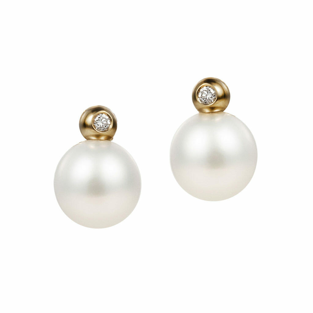 Yellow Gold Earrings With Diamond Details and Statement Pearl