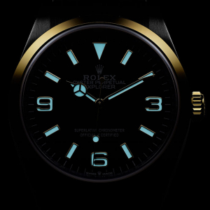 Oyster Perpetual Explorer Close-Up pn the Oyster Perpetual Explorer dial