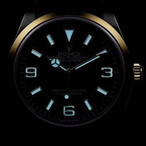 Oyster Perpetual Explorer Close-Up pn the Oyster Perpetual Explorer dial